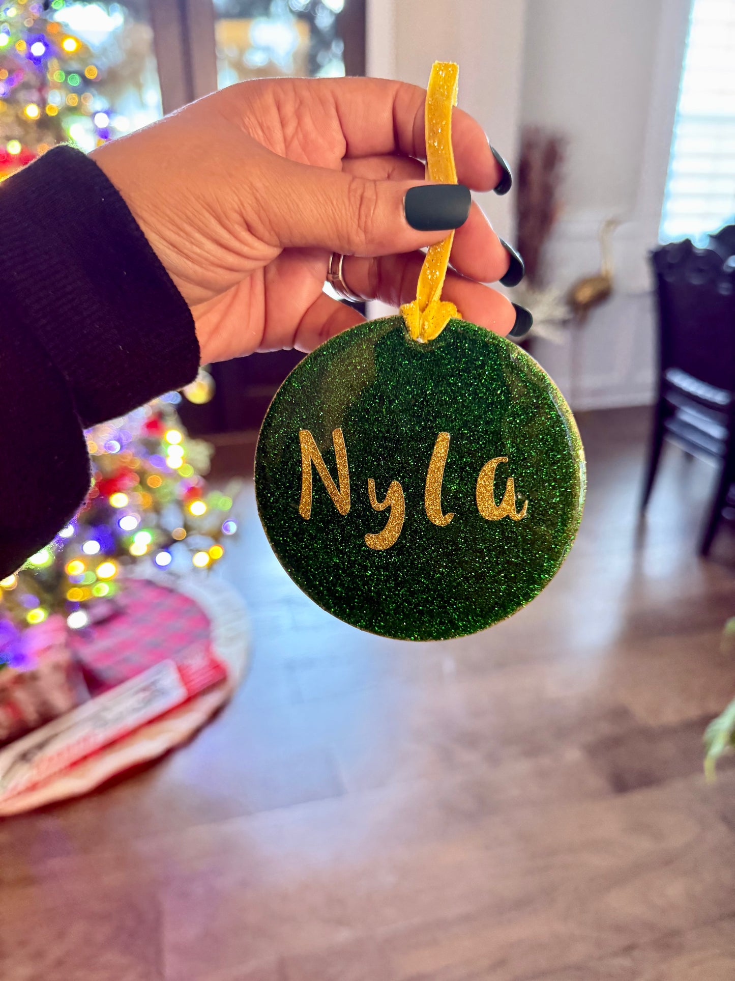 Ornaments✨ can have name and year engraved on the back ✨Set of 2 for 20.00✨