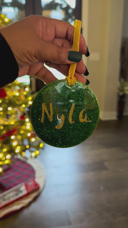 Ornaments✨ can have name and year engraved on the back ✨Set of 2 for 20.00✨